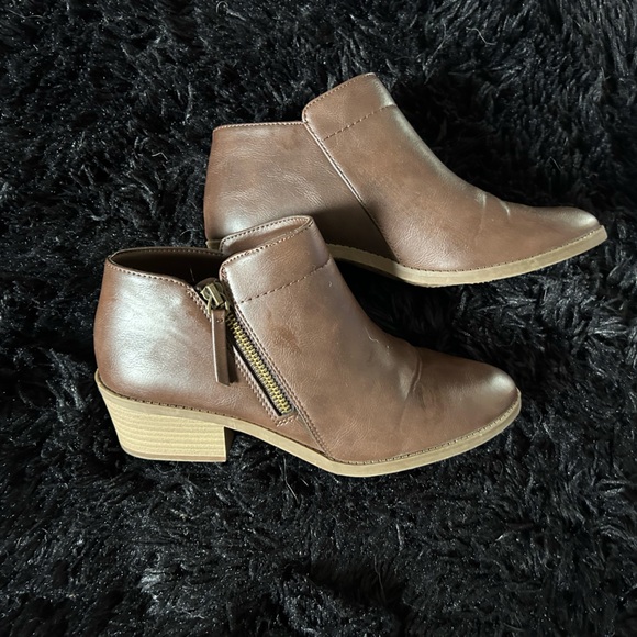 Time and Tru Ankle Boot - Picture 2 of 5